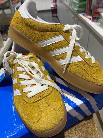 Продам кроссовки Adidas Gazelle женские