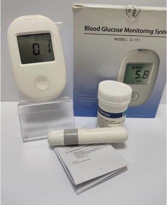 Глюкометр с тест полосками и иглами.