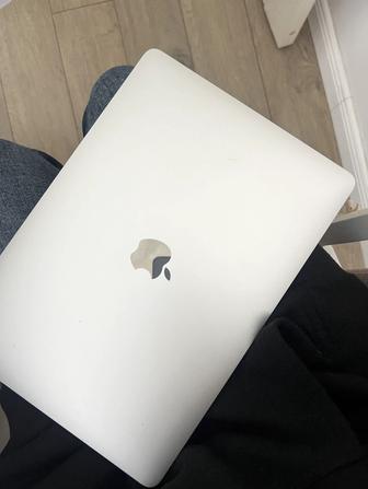 Продам Apple MacBook Air 13