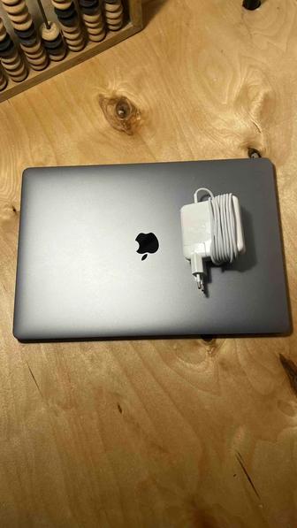 Macbook pro 2018 15,2 inch
