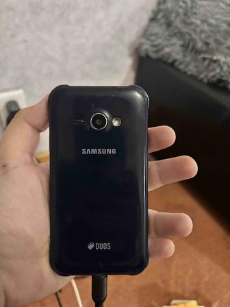 Продам телефон Samsung J1 Ace