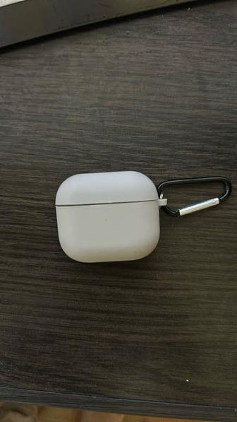 Продам кейс от AirPods 3