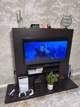 Продам телевизор вместе со стенкой и TV-Box