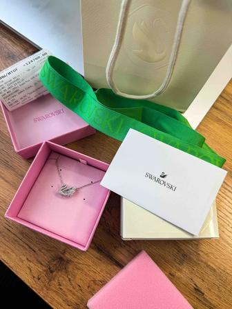 Продаю Swarovski Global Collection
длина 38 см ювелирный сплав, кристаллы