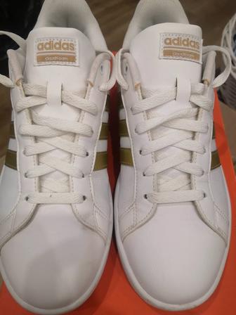 Продам кроссовки Adidas оригинал