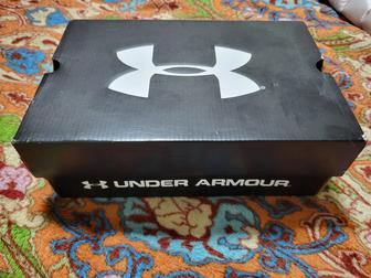 Беговые кроссовки UnderArmour женские