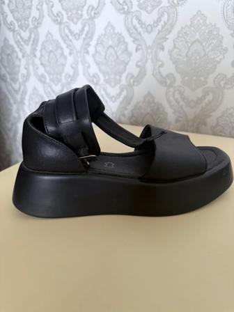 Продам сандалии