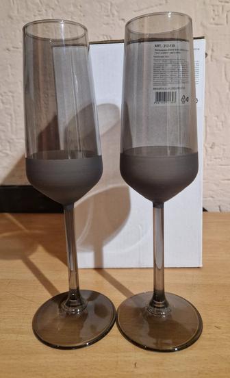 Бокалы под шампанское