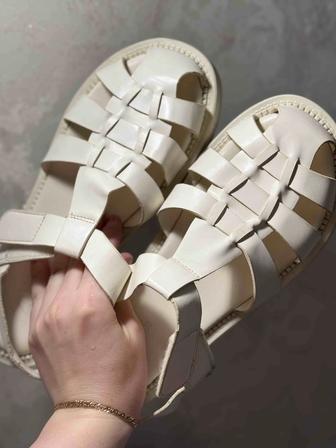 Женские сандали / босоножки Zara
