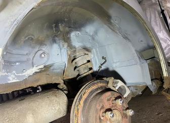 Сварочный роботы по автомобилю