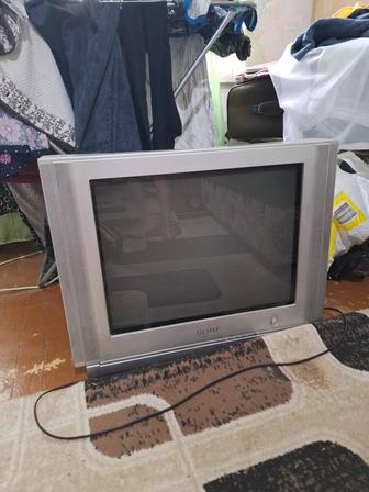 Продам телевизор на запчасти
