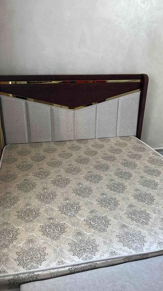 Спальный кровать