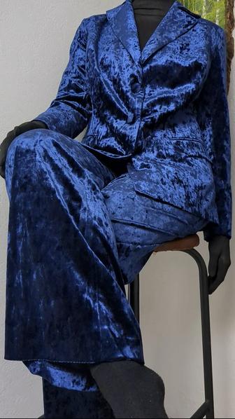 Костюм классический из велюра