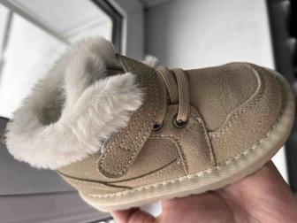 Продам детские ботинки