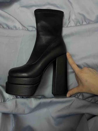 Продам ботильоны, только вчера купила