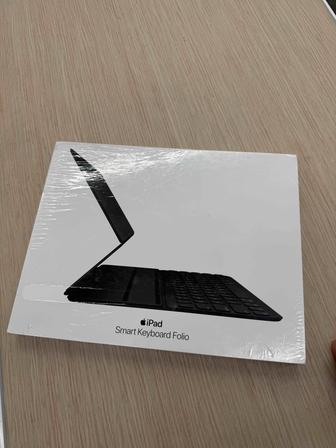 Продам чехол Smart Keyboard Folio 12,9