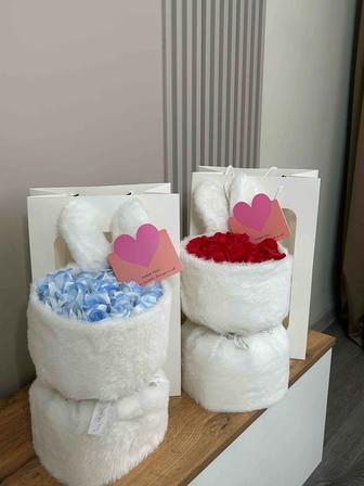 Подарок, букет с цветами