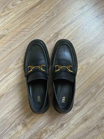 Кожаные лоферы Zara