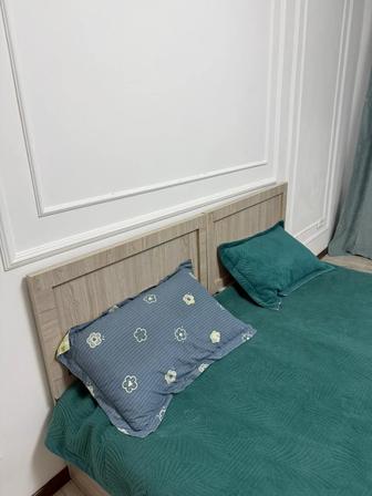 Спальный гарнитур шкаф, стол и кровати