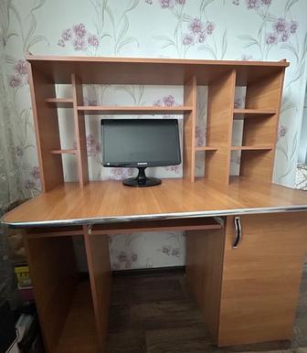 Продам компьютерный стол