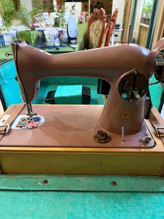 Продам швейную машинку