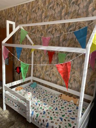 Детская кровать домик