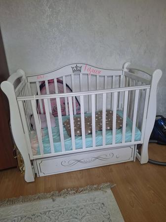 Кроватка детская с матрасом