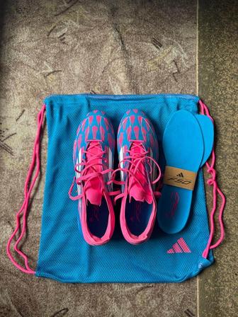 Футбольные бутсы