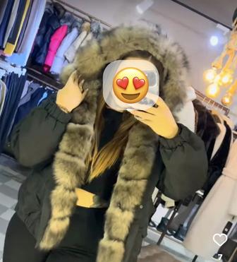 Продам парку , опушка съемная мех песец , внутри подклад кролик съемный