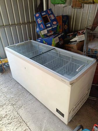 Продам морозилку, витрина