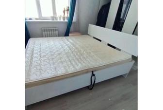 Кровать