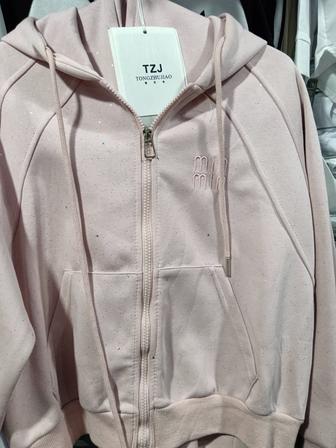 Продам спортивный костюм