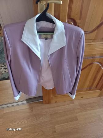 Продам женскую кожаную куртку