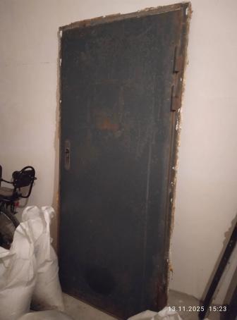 Продам железную дверь