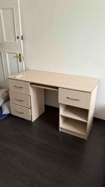 Отдам стол письменный бесплатно