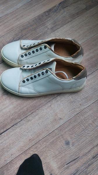 Продаются кроссовки производство Португалия