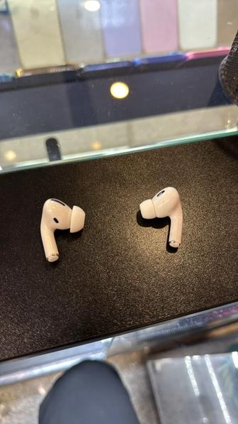 Airpods pro 1 левое ухо Airpods pro 2 левое ухо и кейс pro 1