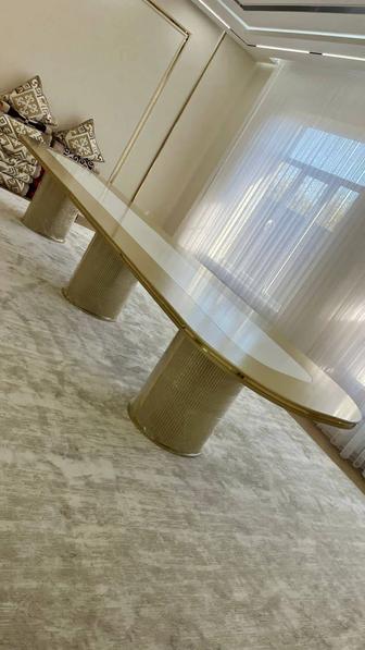 Стол в гостиную