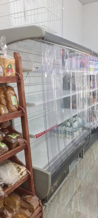 Продам холодильную горку пристенник.