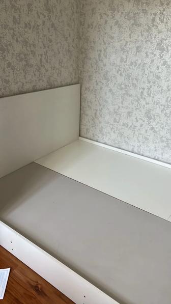 Продам кровать с матрасом 160см