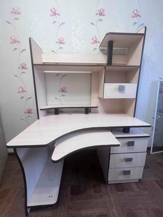 Продам компьютерный стол самовывоз