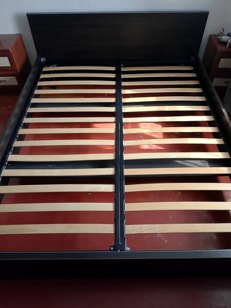 Кровать и шкаф