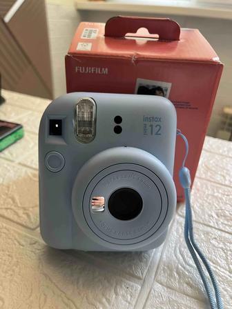 продается instax mini 12