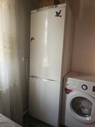 Продам холодильник Indesit