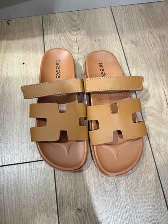 Продам шлепки женские