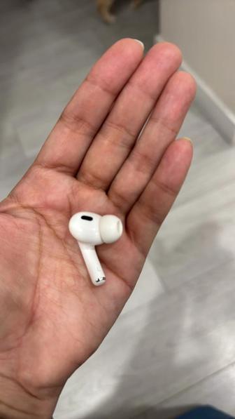 Продам левый наушники AirPods Pro 2 поколение