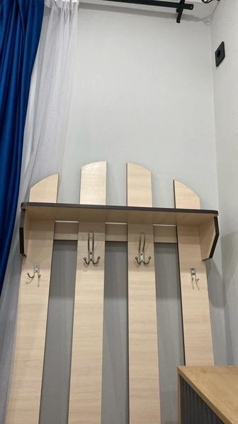 Вешалка для одежды в прихожую