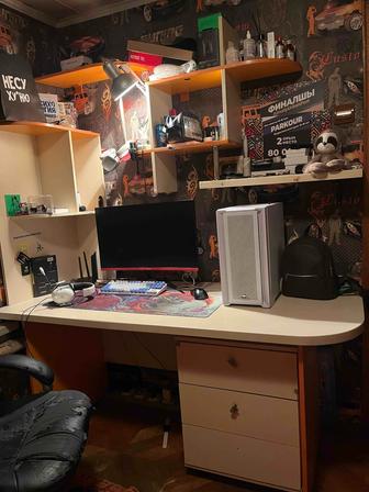 Мебель для детей кровать шкаф стол и полки