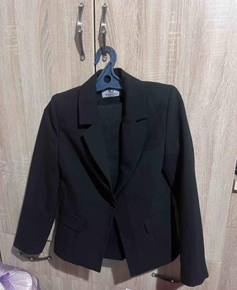 Продам женский костьюм