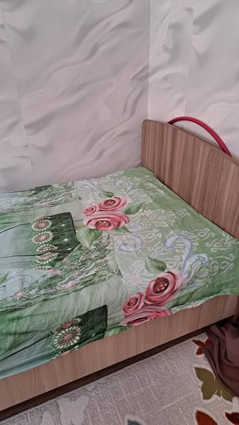 Кровать односпальная без матраса